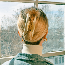 Load image into Gallery viewer, THE SLIM HAIR CLAW IN BIRCH