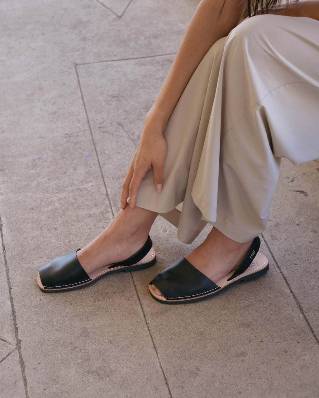 Pons - Classic Black
