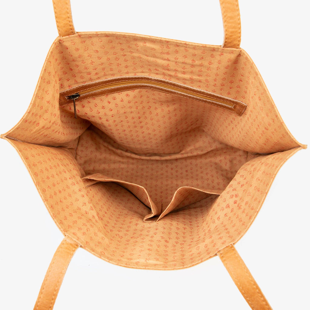Everyday Tote - in Camel