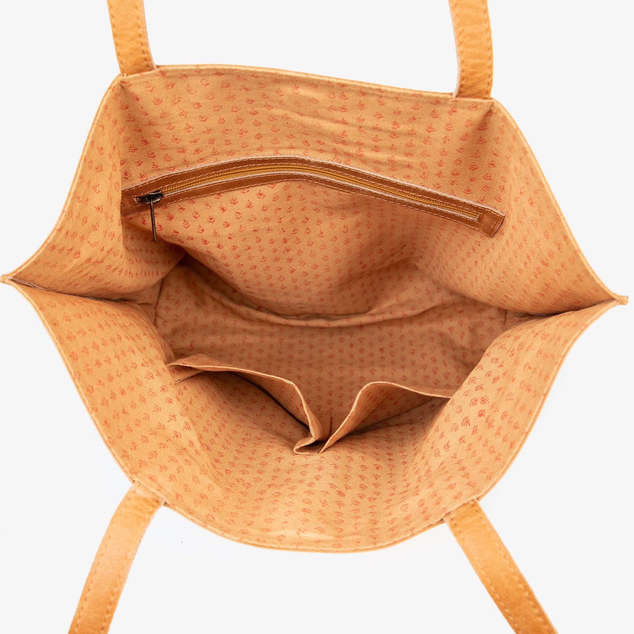 Everyday Tote - in Camel